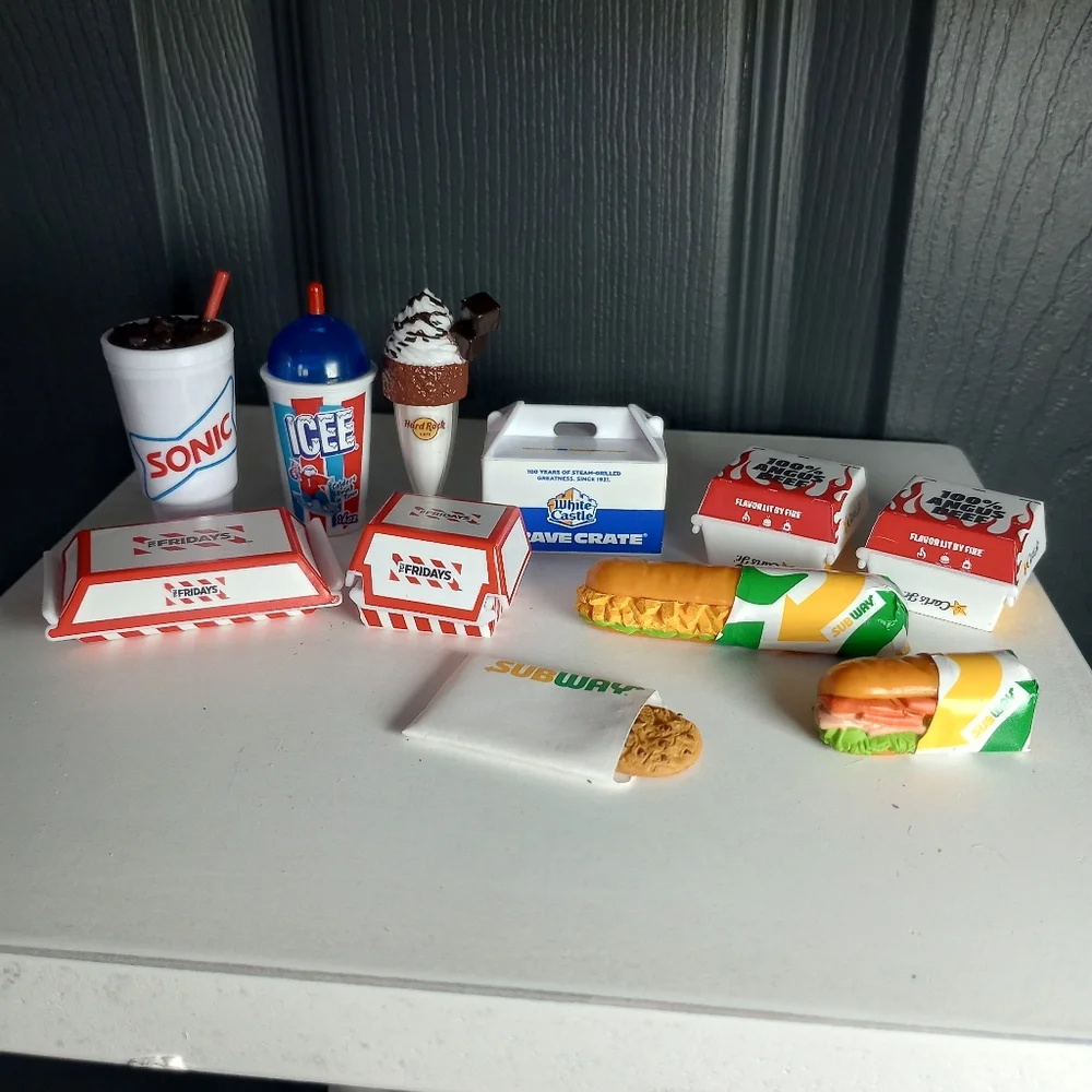 Zuru Mini Brands Foodie Subway TGI Fridays Whitecastle Sonic Hard Rock Carlos JR
